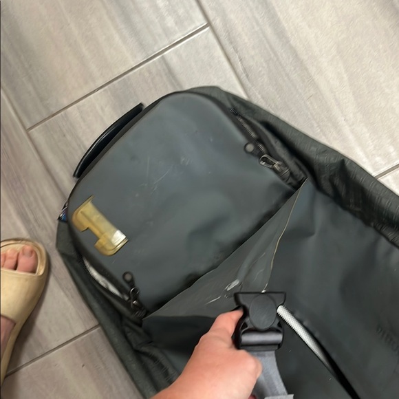 Patagonia wheeler suitcase / carry on bag - Picture 4 of 10